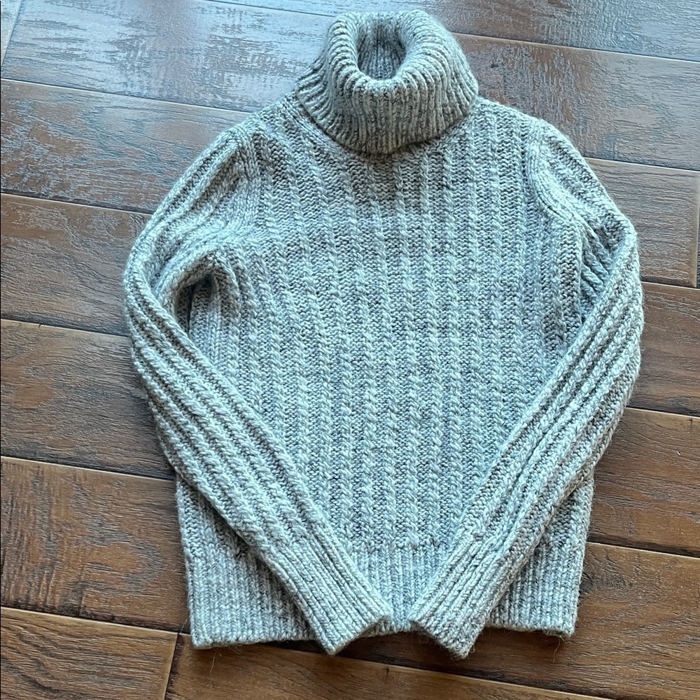NWOT Banana Republic Gray Turtleneck Italian Yarn Sweater - Size Small - Picture 9 of 9